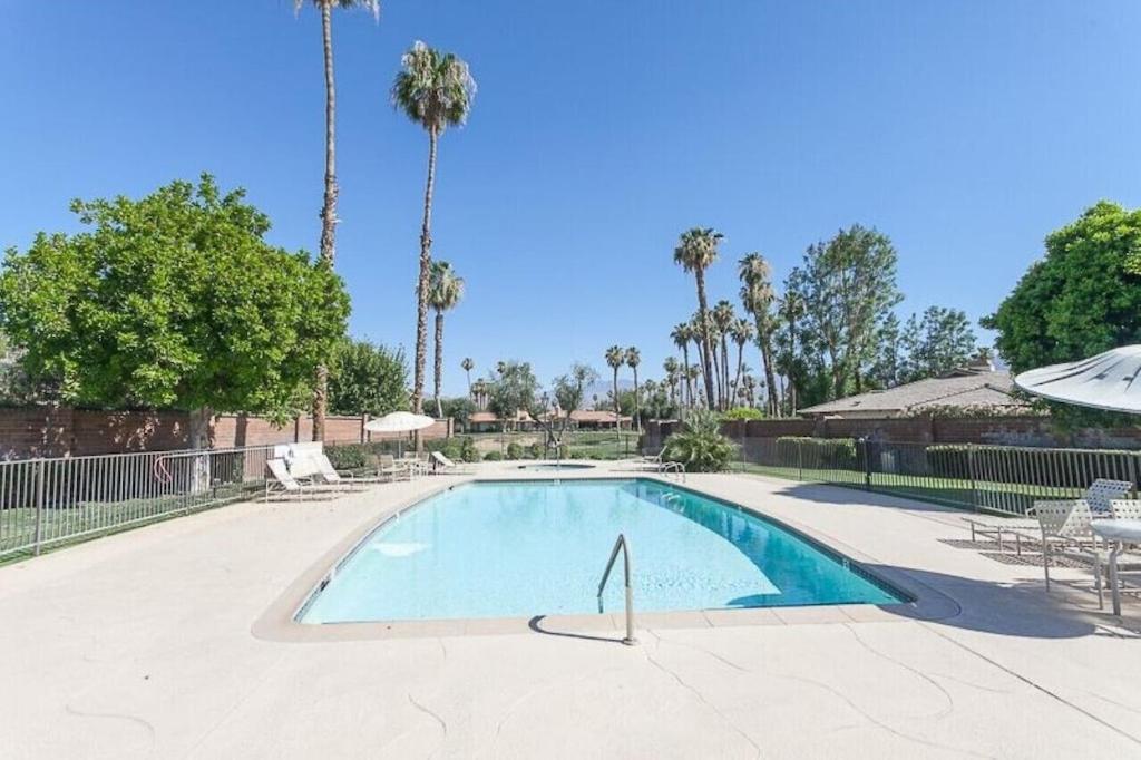 Private Country Club Condo On Awesome Golf Course! Palm Desert Extérieur photo
